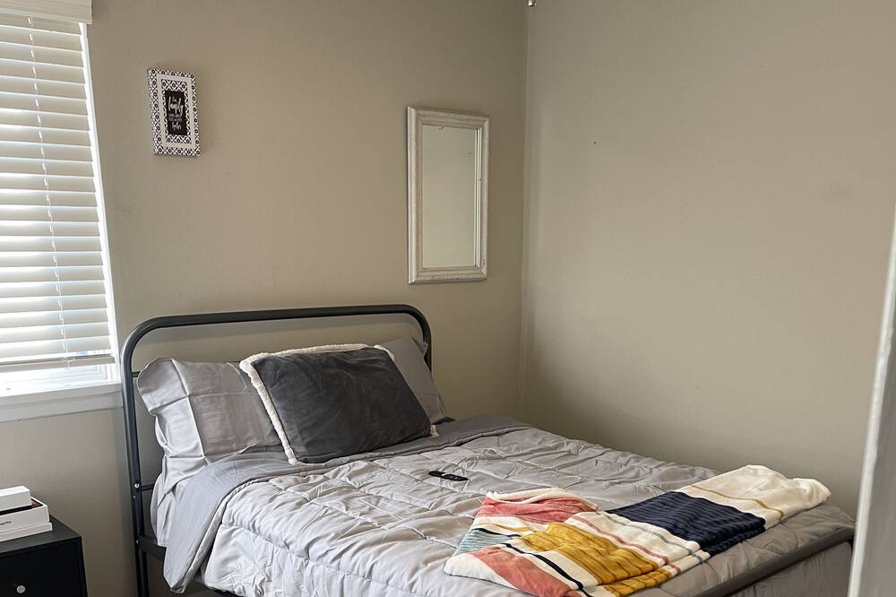 Photo of Bedroom in Mayfield Heights
