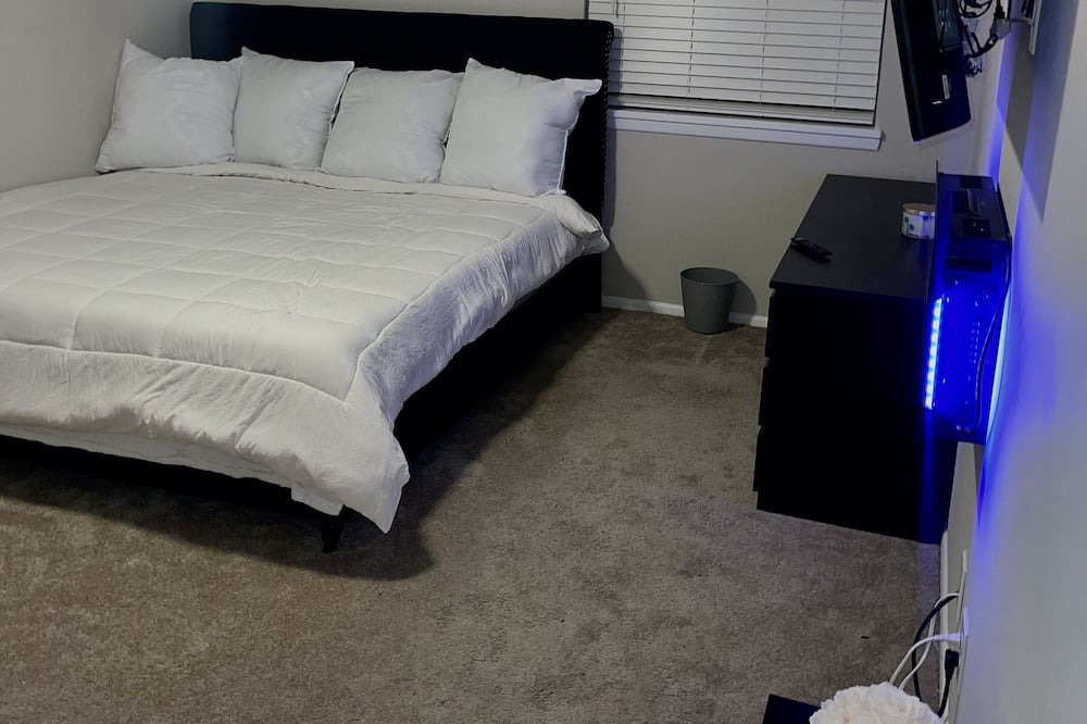 Photo of Bedroom in Mayfield Heights