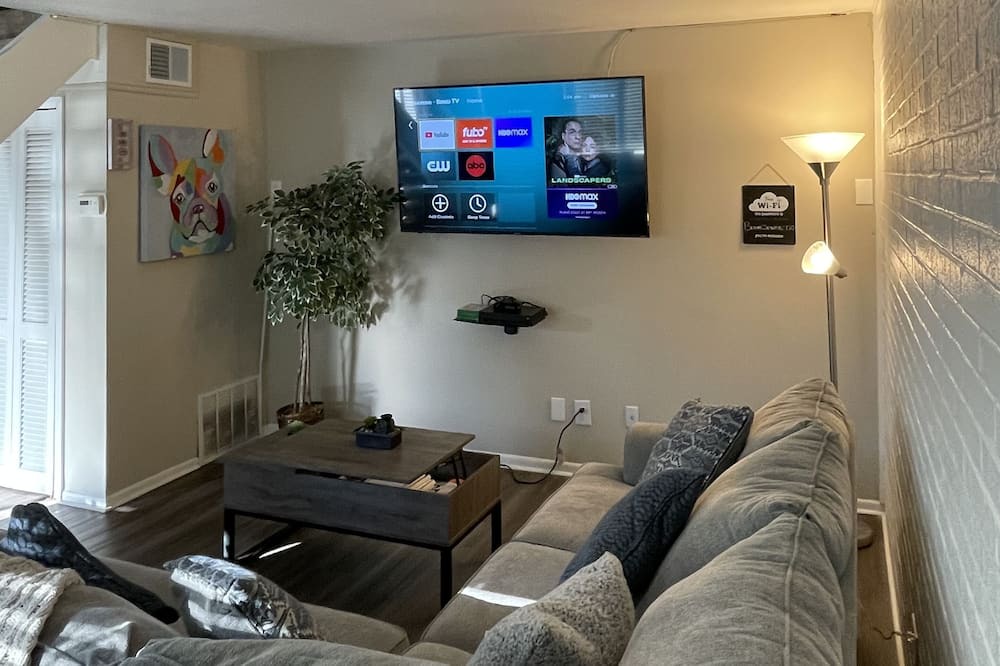 Photo of Livingroom in Mayfield Heights