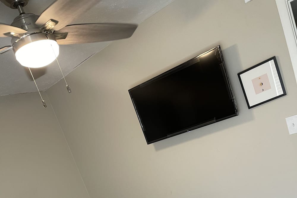 Photo of Bedroom in Mayfield Heights