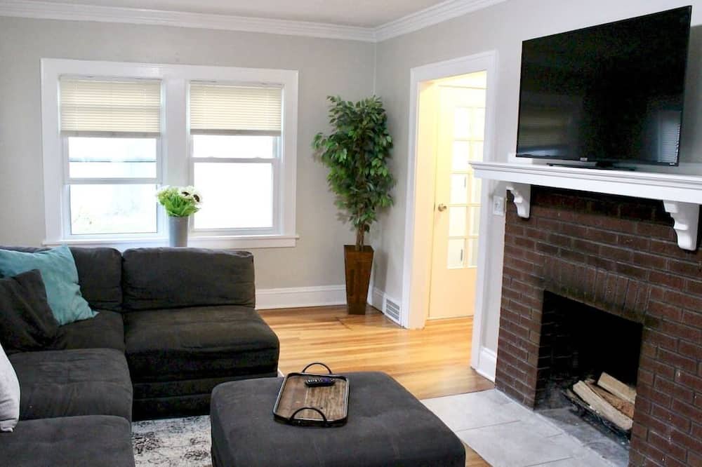 Photo of Livingroom in Fairview Park