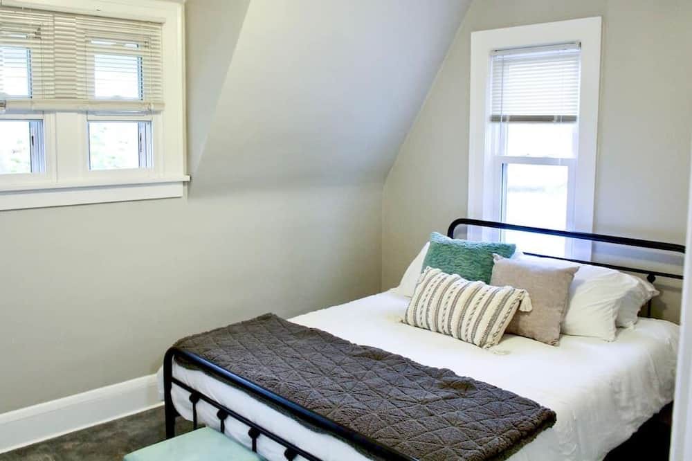 Photo of Bedroom in Fairview Park