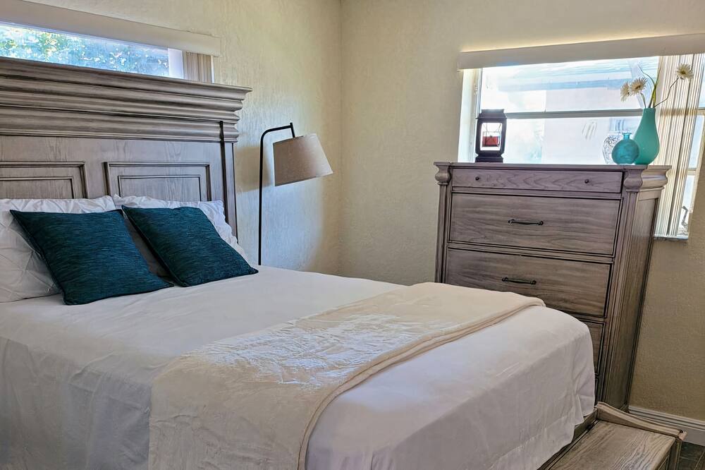 Photo of Bedroom in Garden Isles