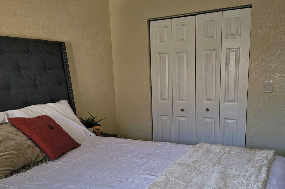 Photo of Bedroom in Garden Isles