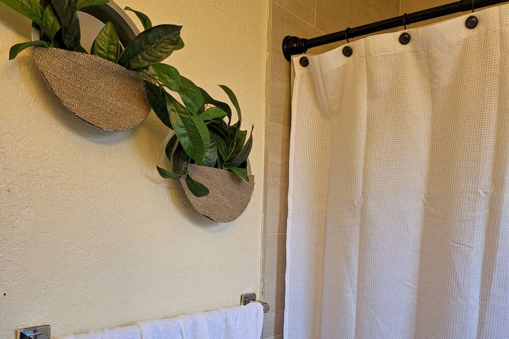Photo of Bathroom in Garden Isles