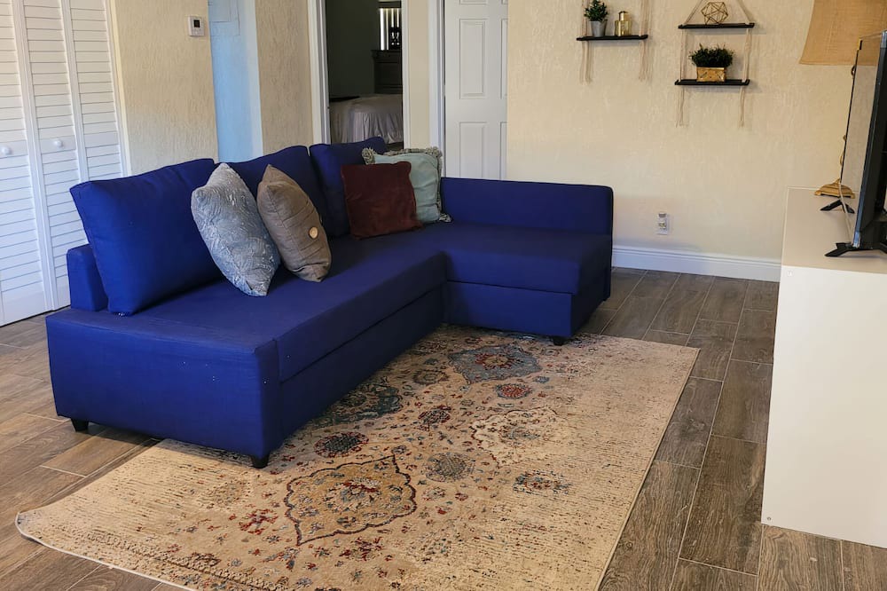 Photo of Livingroom in Garden Isles