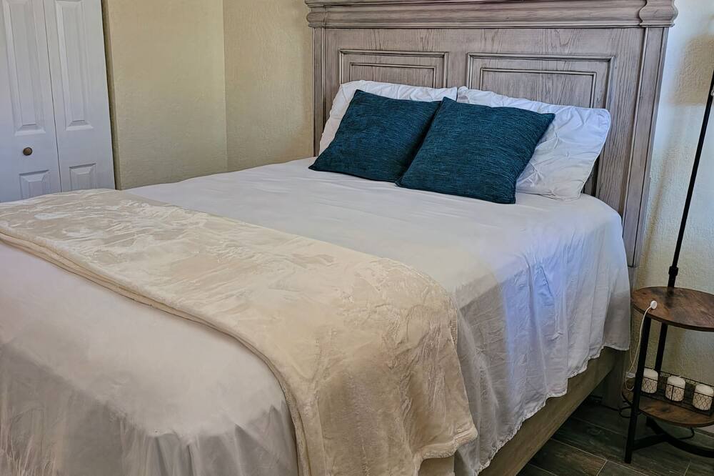 Photo of Bedroom in Garden Isles