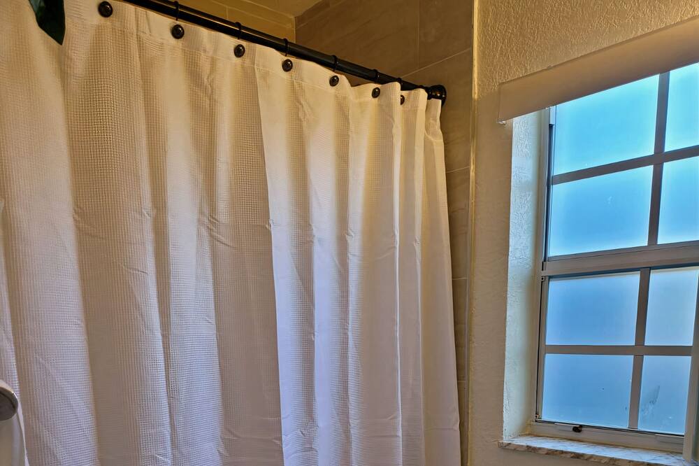 Photo of Bathroom in Garden Isles