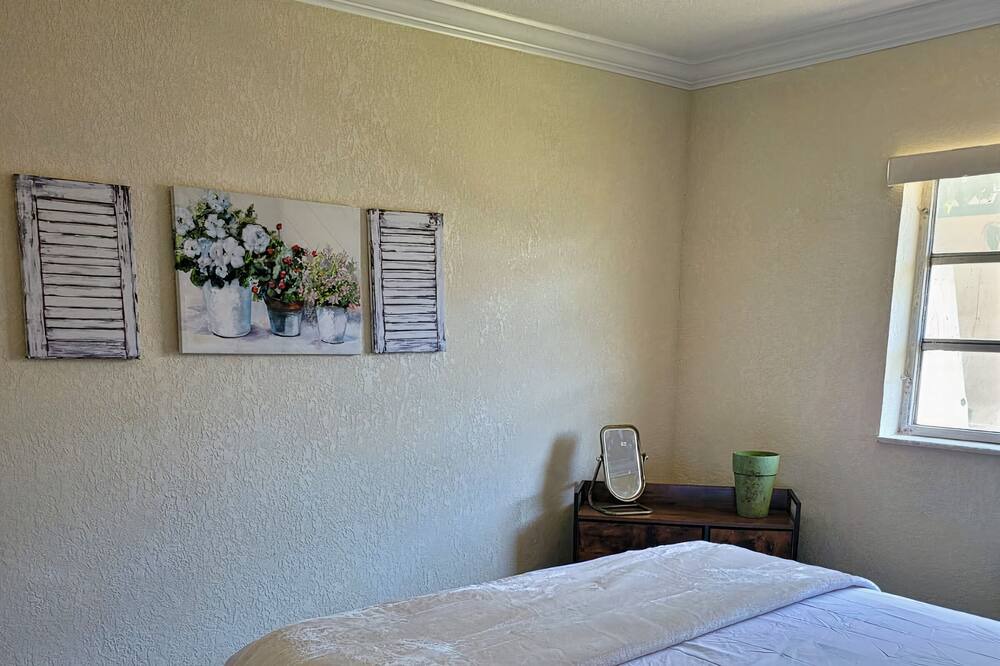 Photo of Bedroom in Garden Isles