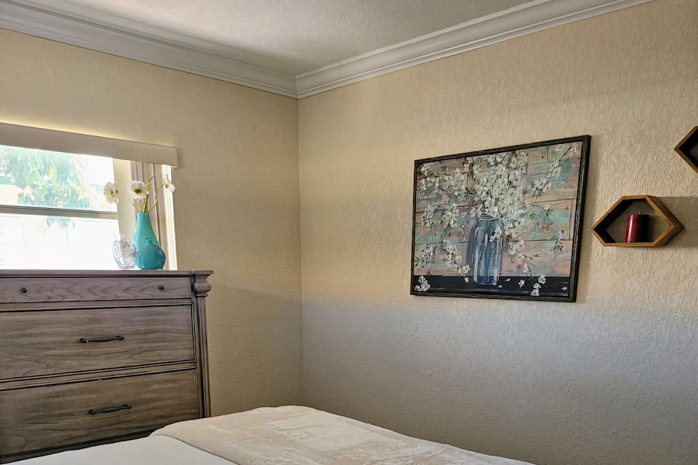 Photo of Bedroom in Garden Isles