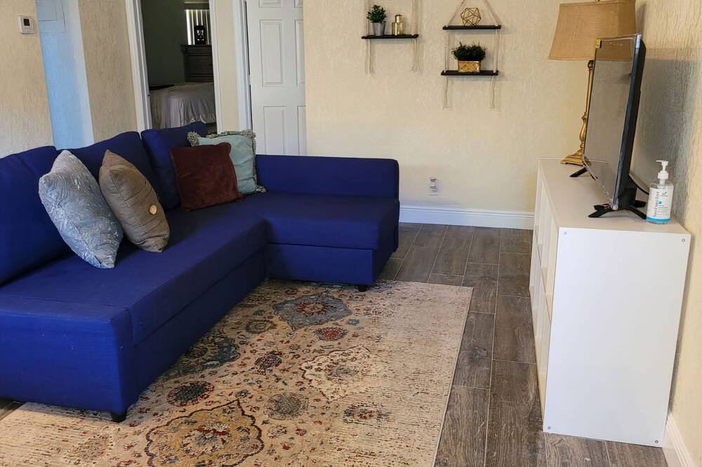 Photo of Livingroom in Garden Isles