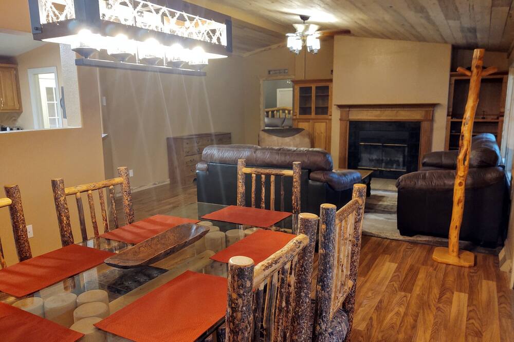 Photo of Livingroom in Lake City