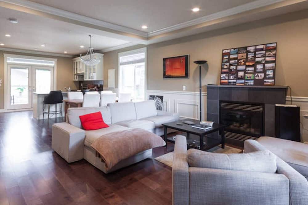 Photo of Livingroom in Grandview-Woodland