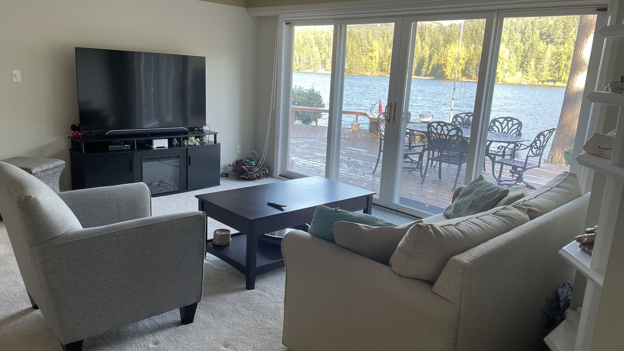 Photo of Livingroom in Shawnigan Lake