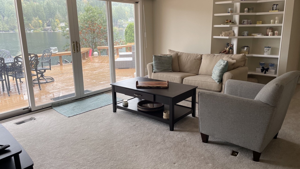 Photo of Livingroom in Shawnigan Lake