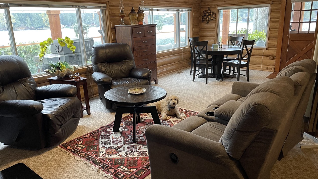 Photo of Livingroom in Shawnigan Lake