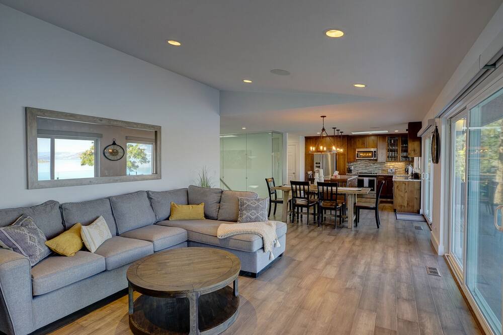 Photo of Livingroom in Central Okanagan