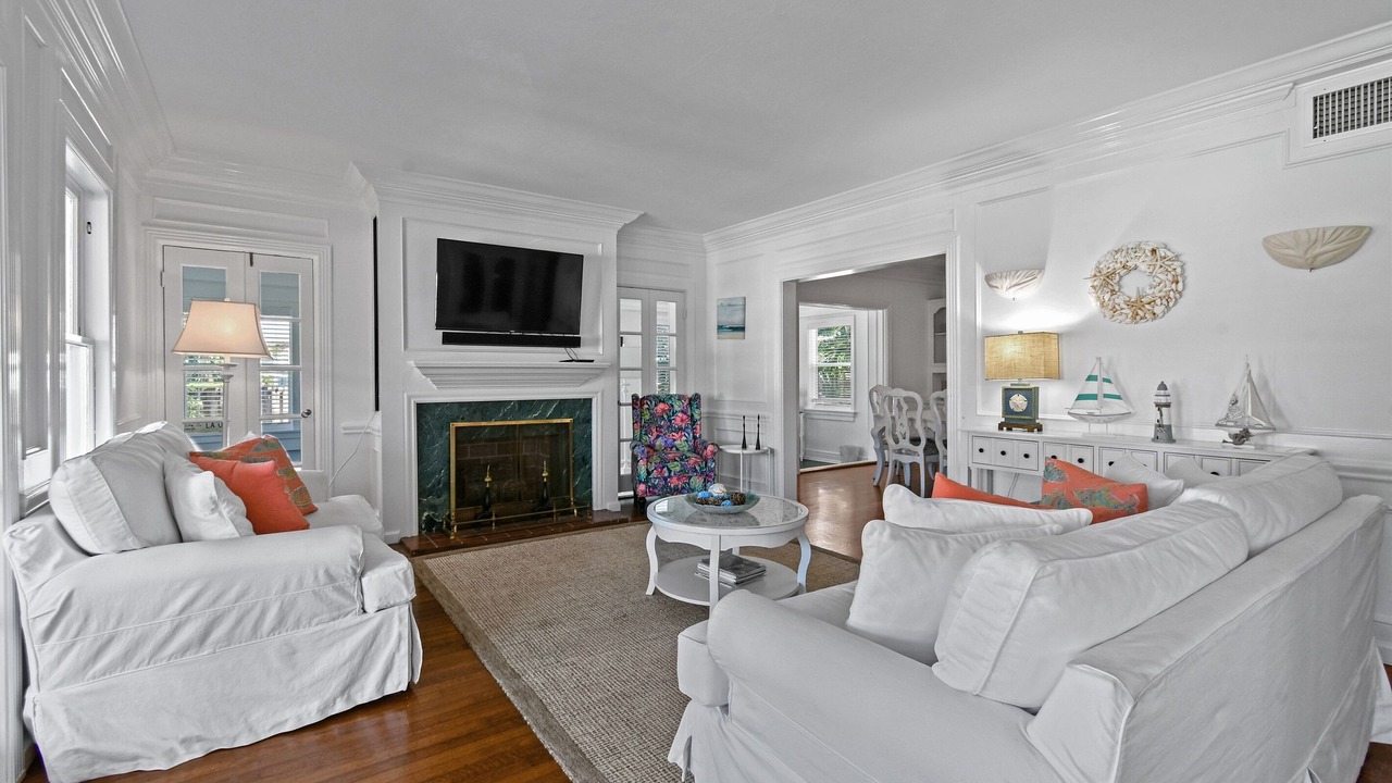 Photo of Livingroom in Lake Park