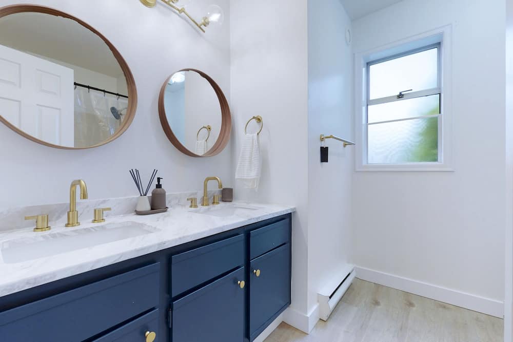 Photo of Bathroom in West Sechelt
