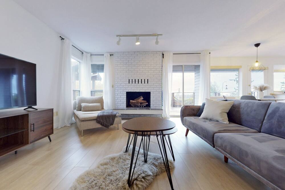 Photo of Livingroom in West Sechelt
