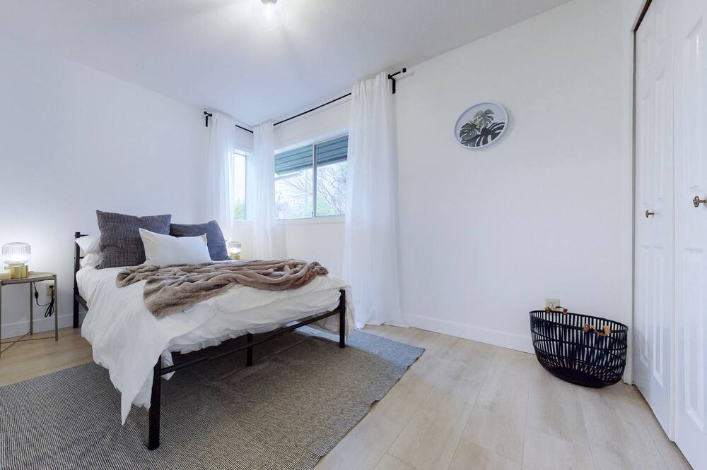 Photo of Bedroom in West Sechelt