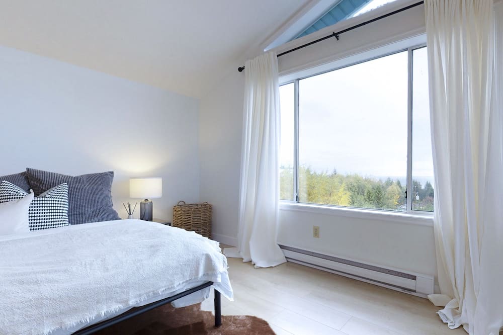 Photo of Bedroom in West Sechelt