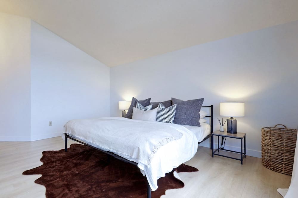 Photo of Bedroom in West Sechelt
