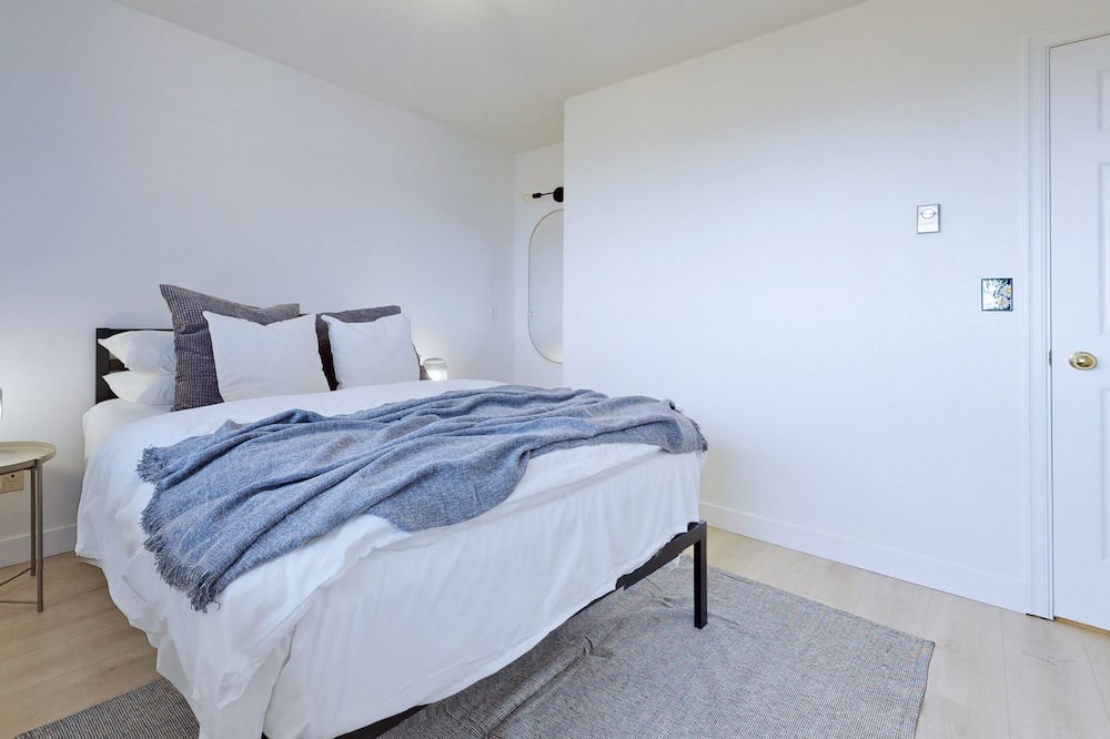 Photo of Bedroom in West Sechelt