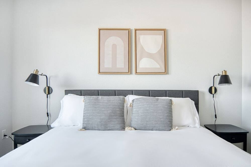 Photo of Bedroom in Five Points