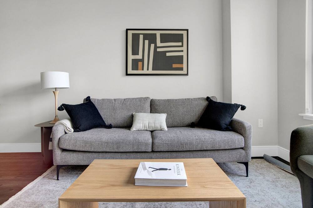 Photo of Livingroom in Five Points