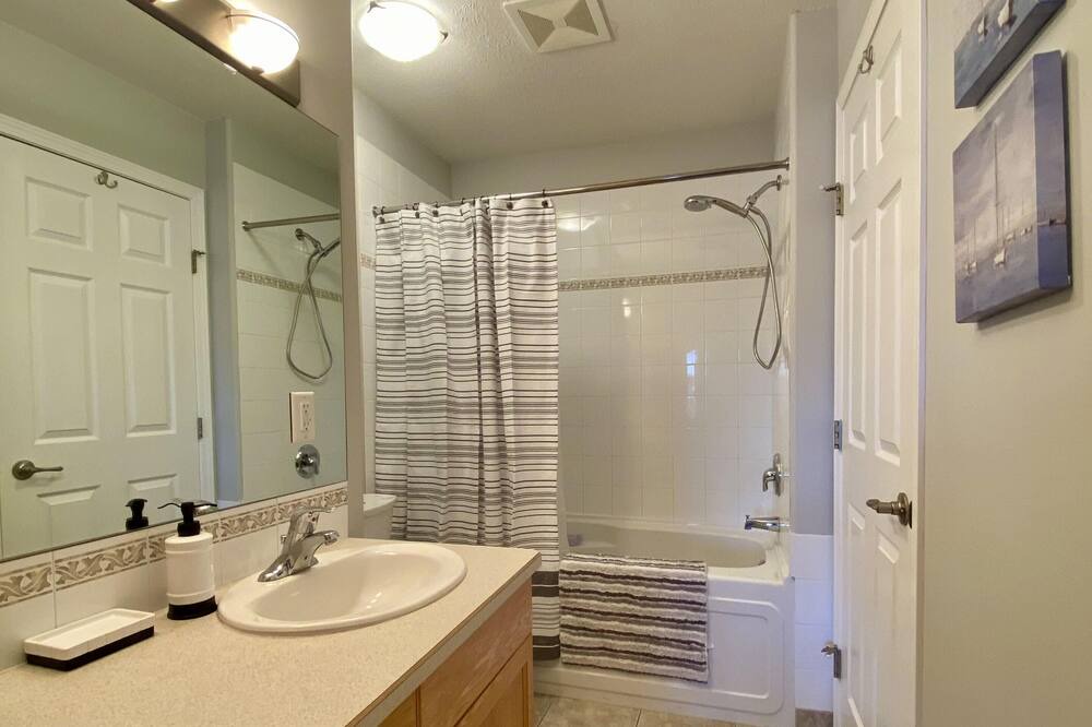 Photo of Bathroom in Okanagan-Similkameen