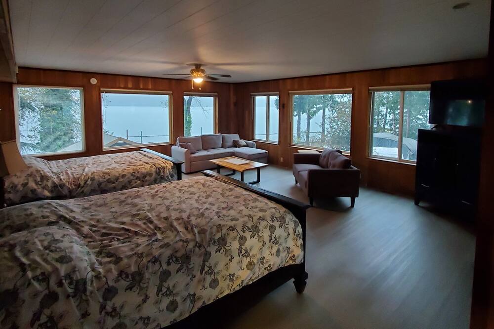 Photo of Bedroom in Harrison Hot Springs