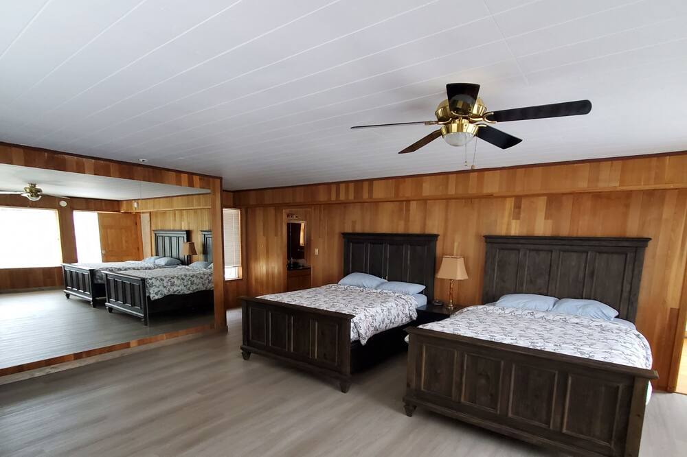 Photo of Bedroom in Harrison Hot Springs