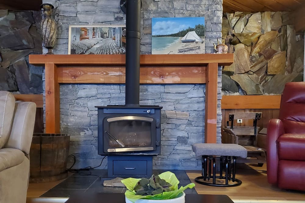 Photo of Livingroom in Harrison Hot Springs