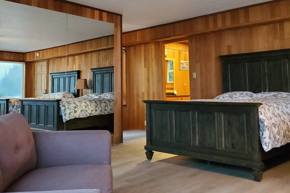 Photo of Bedroom in Harrison Hot Springs