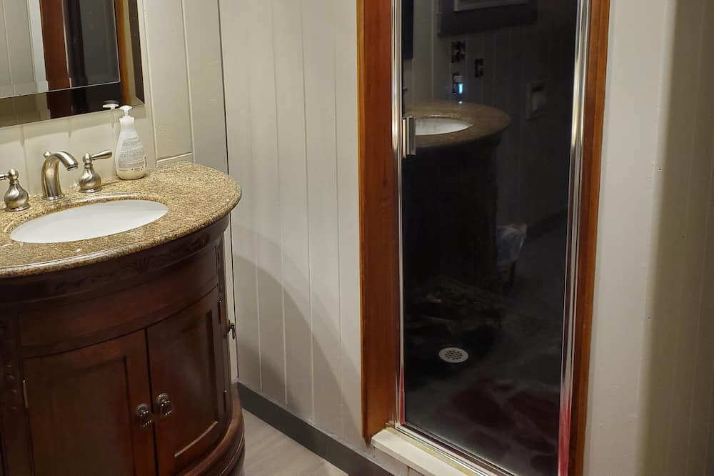Photo of Bathroom in Harrison Hot Springs