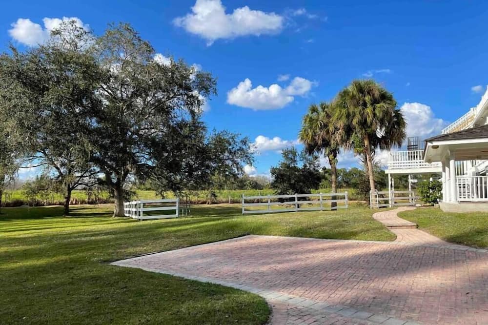 Photo of Others in Palm Beach Country Estates