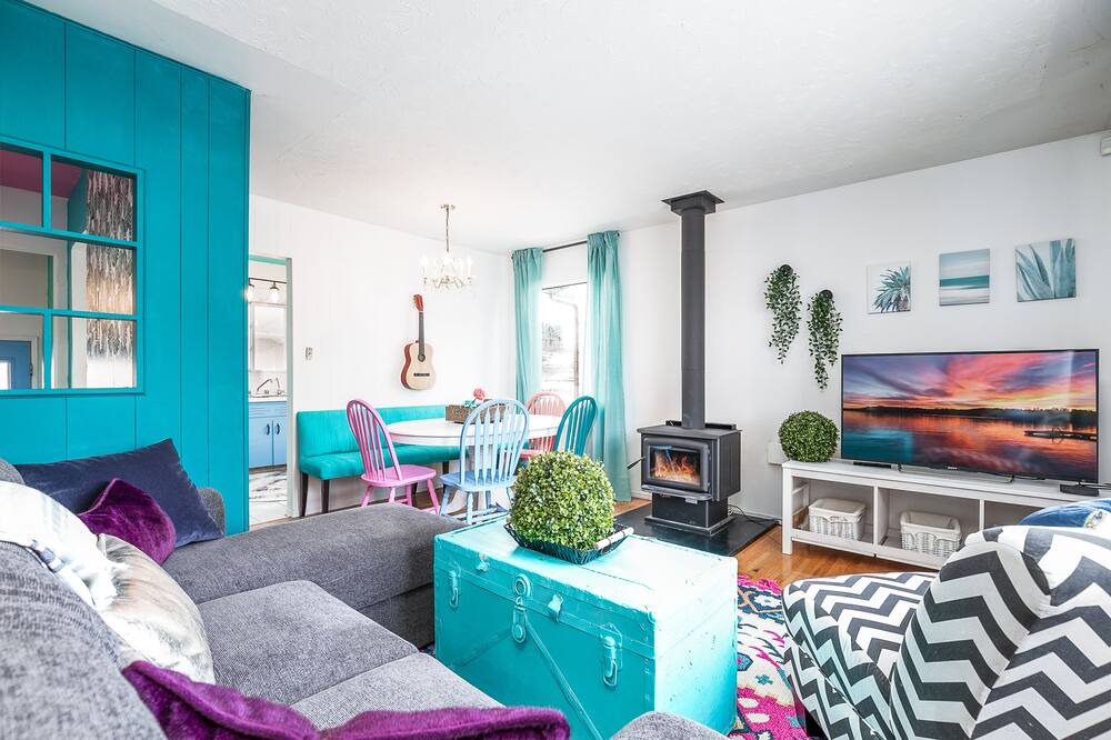 Photo of Livingroom in Markerville