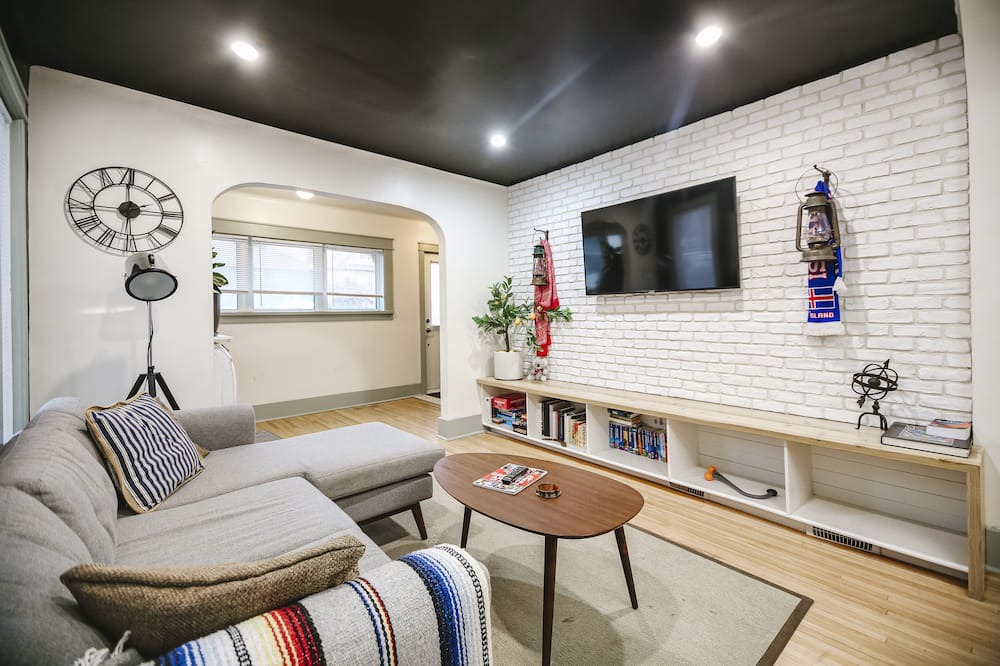 Photo of Livingroom in Saskatoon Downtown