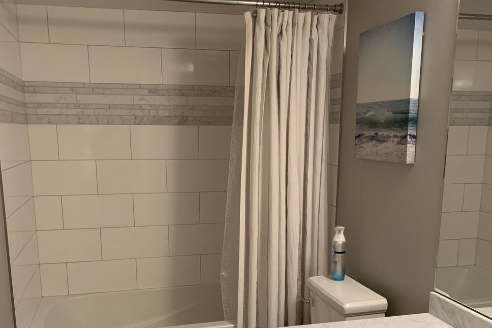 Photo of Bathroom in District of North Vancouver