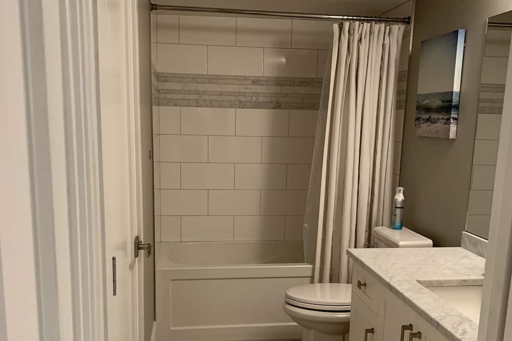 Photo of Bathroom in District of North Vancouver