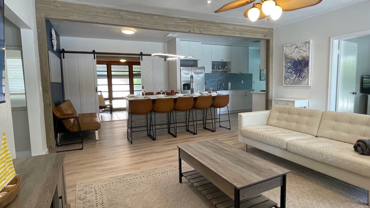 Photo of Livingroom in Parrot Cove