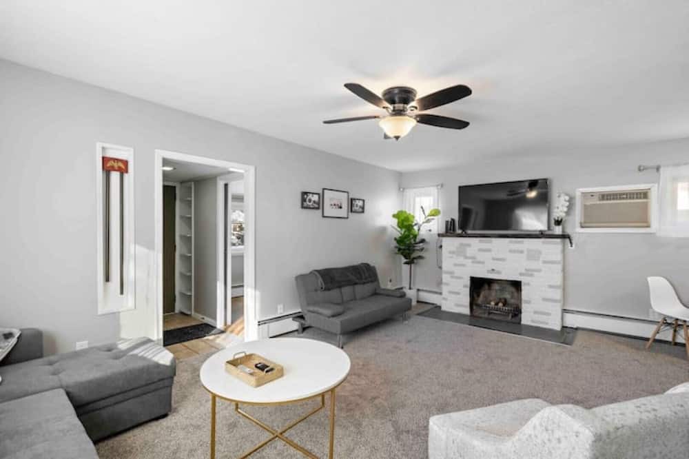 Photo of Livingroom in Avon Lake