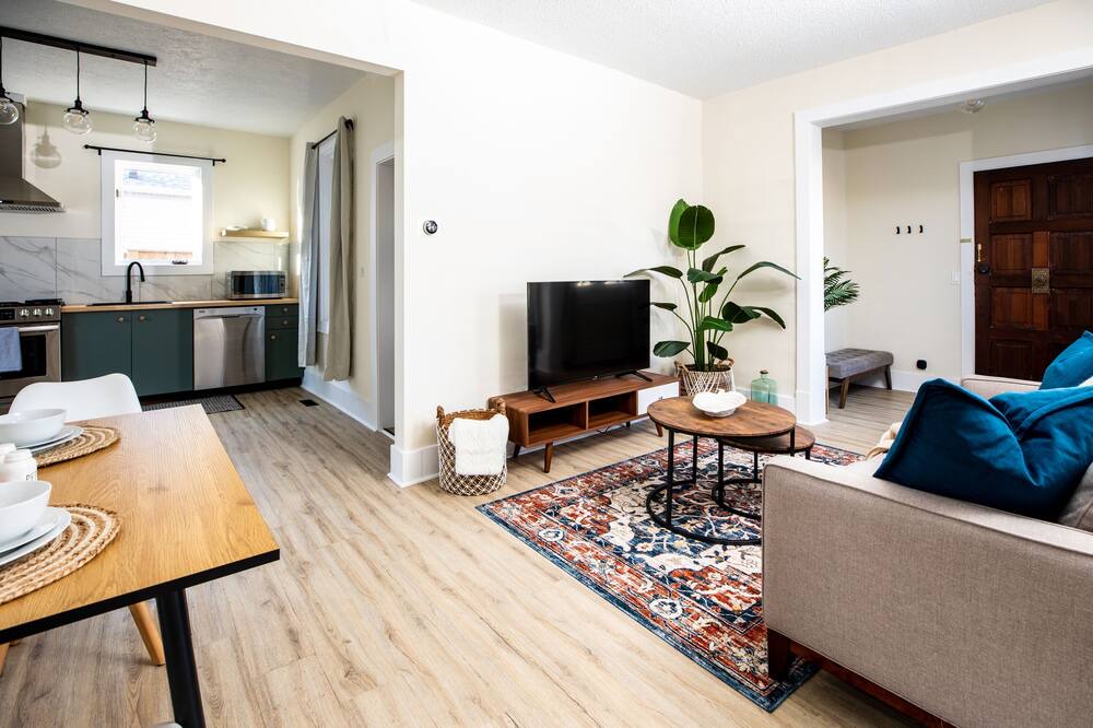 Photo of Livingroom in South Lethbridge