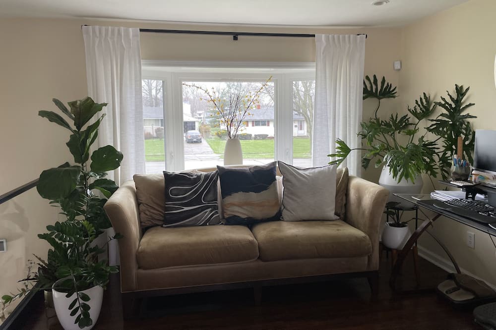 Photo of Livingroom in Bedford Heights