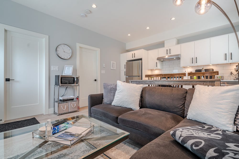 Photo of Livingroom in Colwood