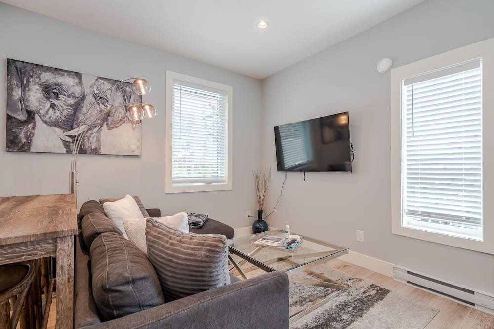 Photo of Livingroom in Colwood