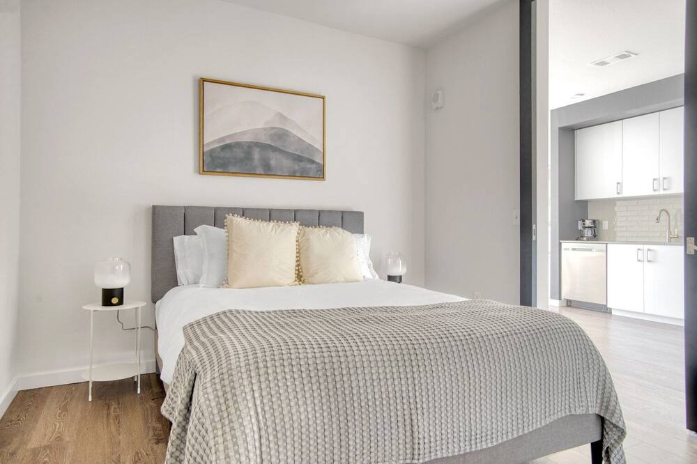 Photo of Bedroom in Five Points