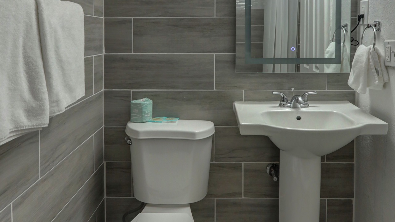 Photo of Bathroom in Hollywood Lakes