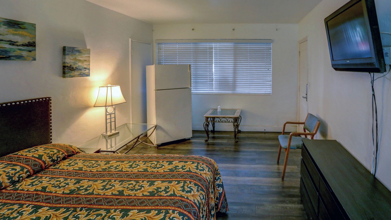 Photo of Bedroom in Hollywood Lakes